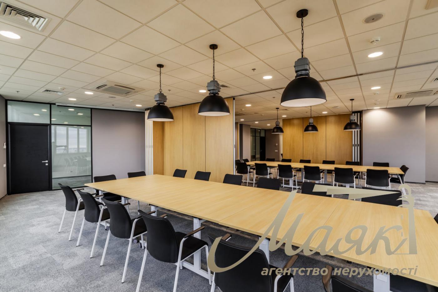 Rent 1194m2 in the Senator Business Center, Pechersky district.