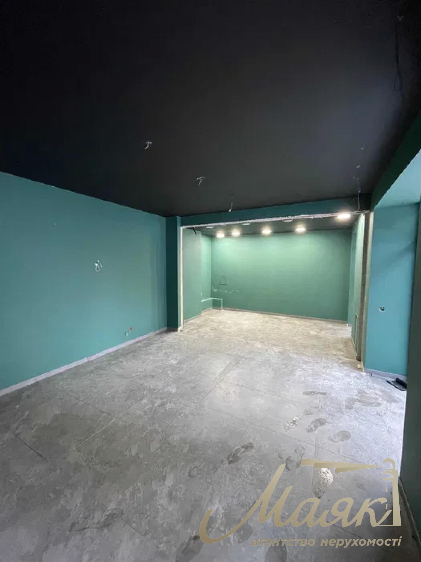 Аренда фасадного помещения на Печерске, ул. Иоанна Павла II