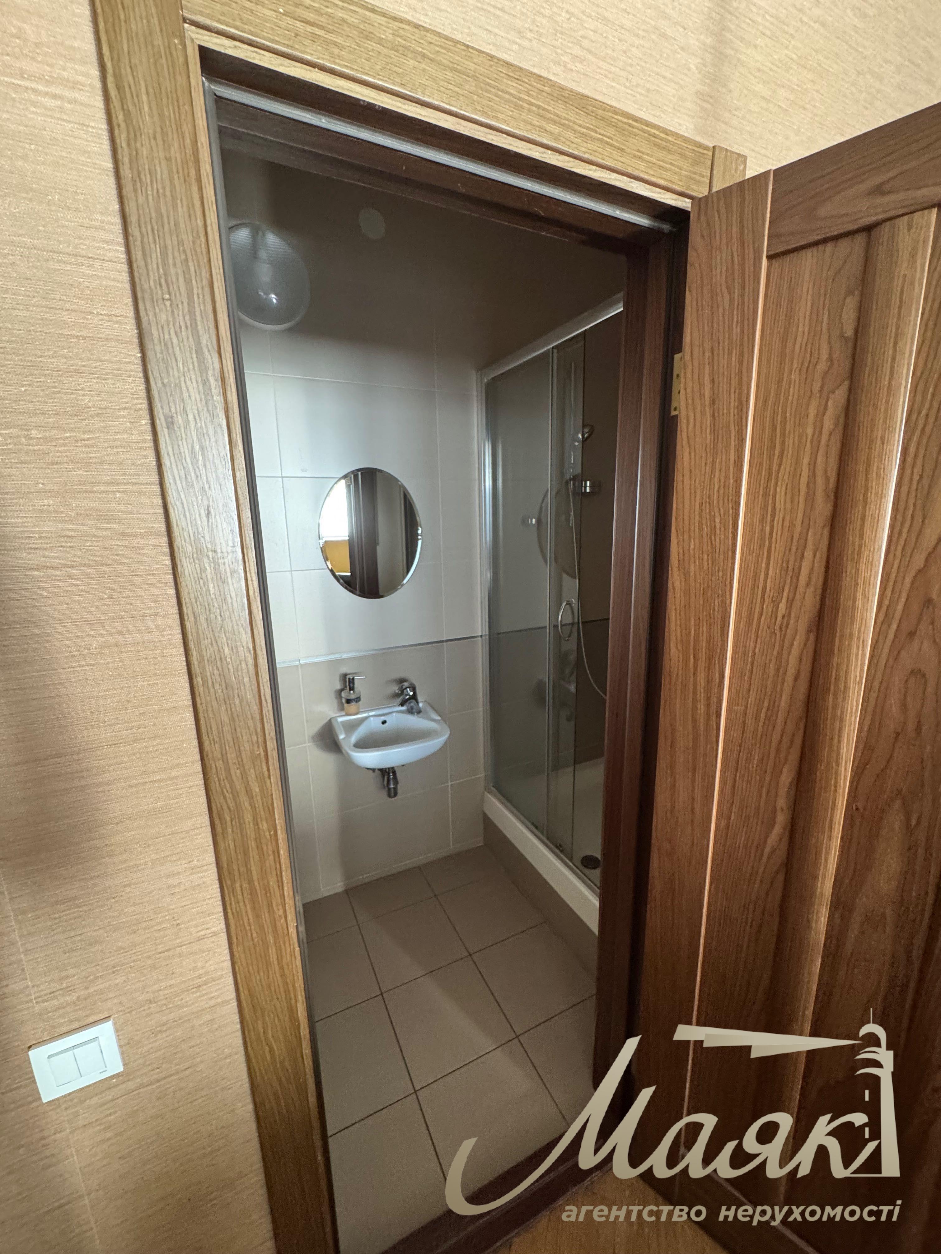 Аренда офиса 350м2 по ул.Антоновича 157, Центр