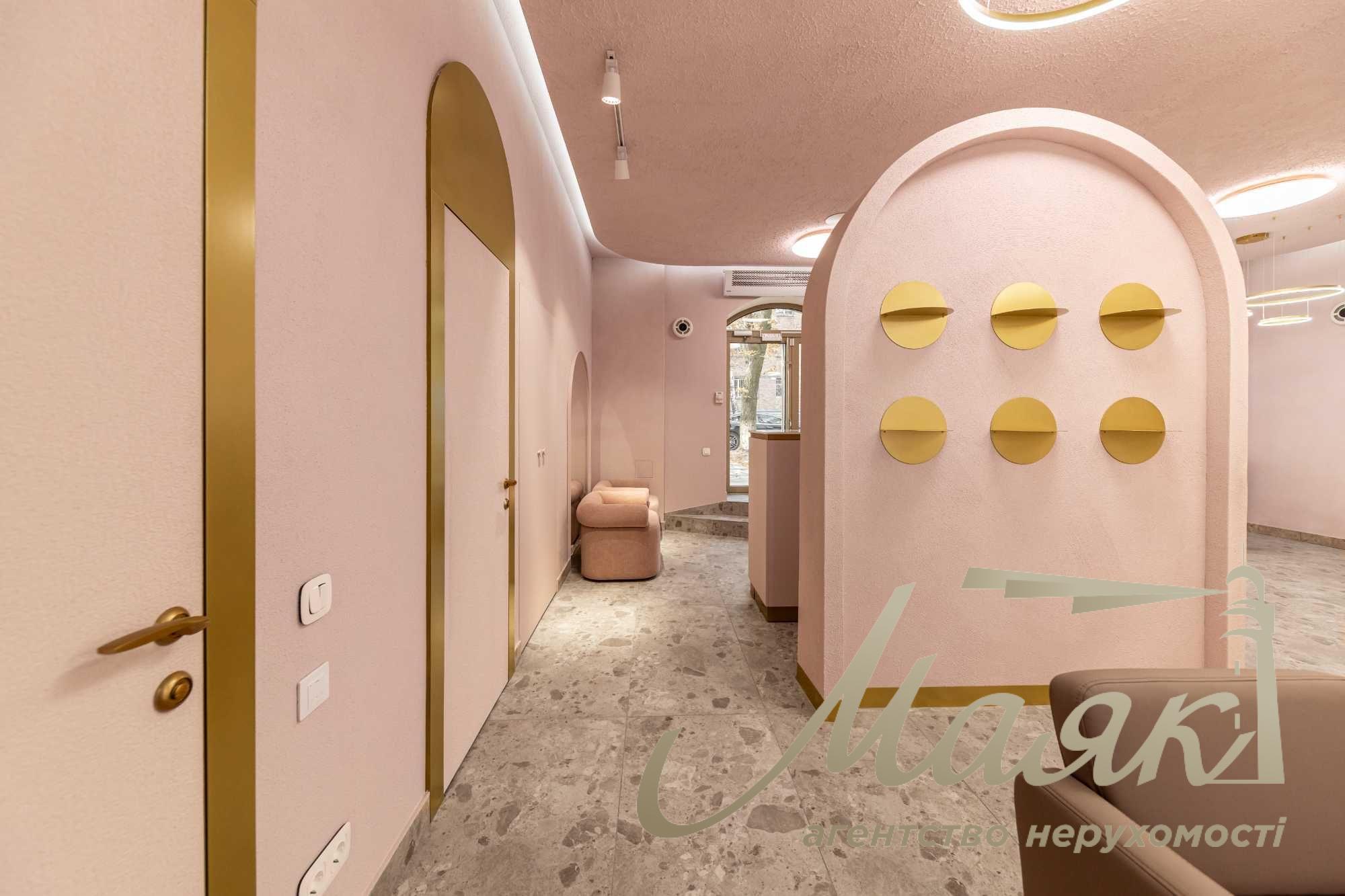 Beauty salon for sale Pecherskiy district/Designer's renovation/Facade