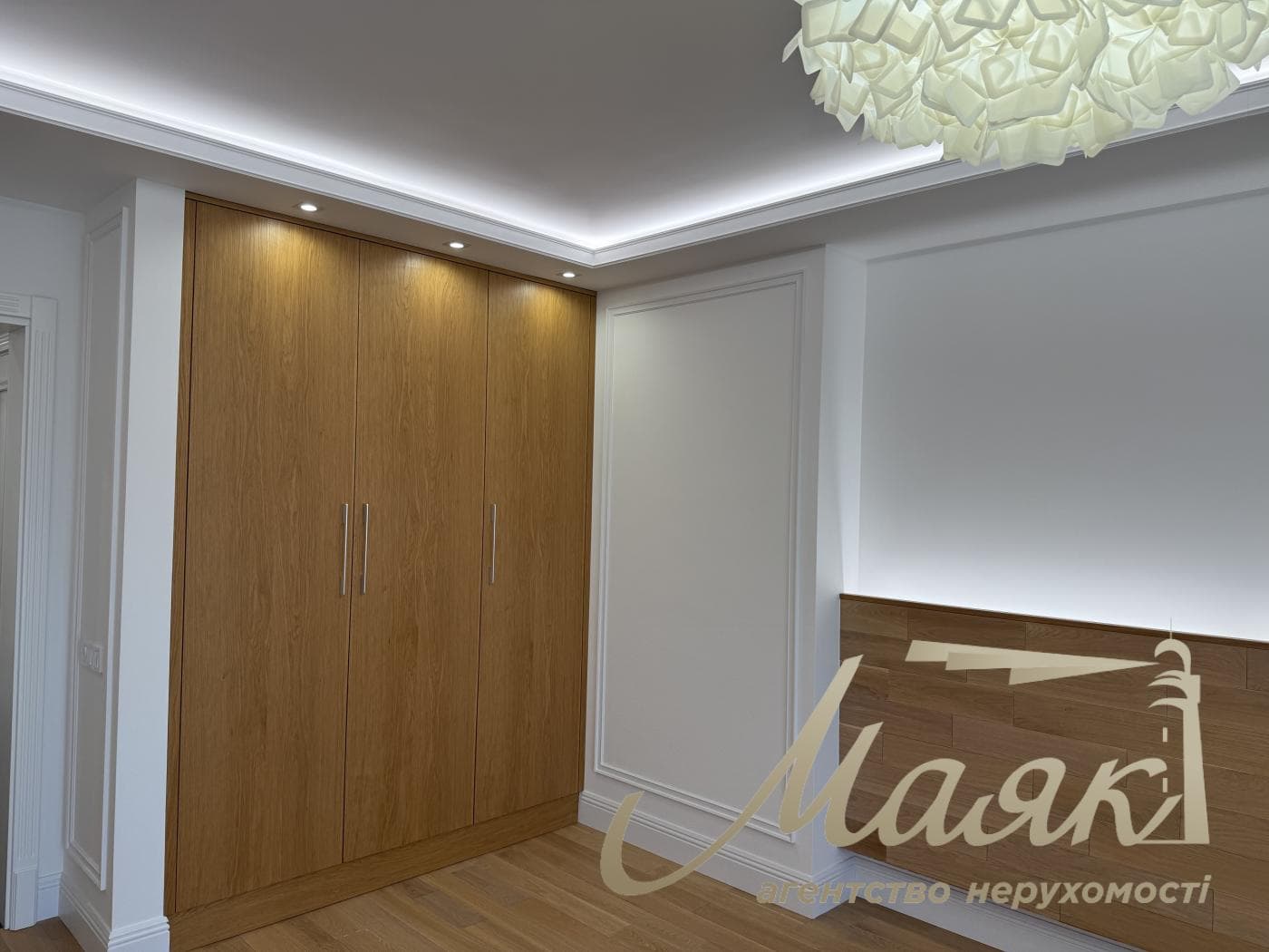 Продаж нової дизайнерської 2-кімнатної квартири площею 86 м², «Поділ Плаза & Резиденс»