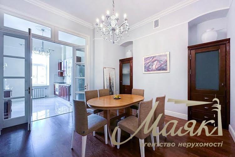 Rent 5 room apartment - Nazarovskaya (Vetrova) st. 19