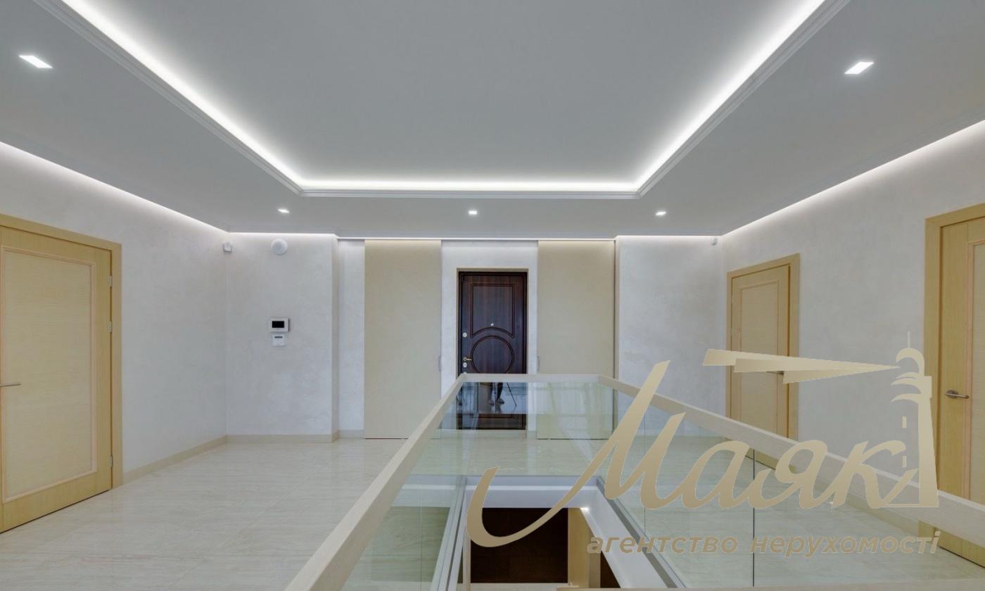 Penthouse for sale, Nazarovskaya St., Center