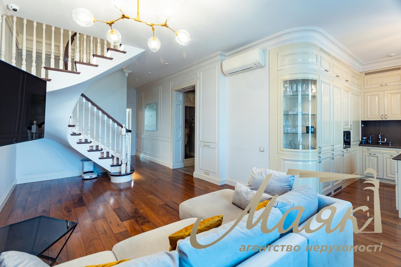 Sale 4k apartment with parking place in LCD Zverinetskyi, Pechersk, Kiev