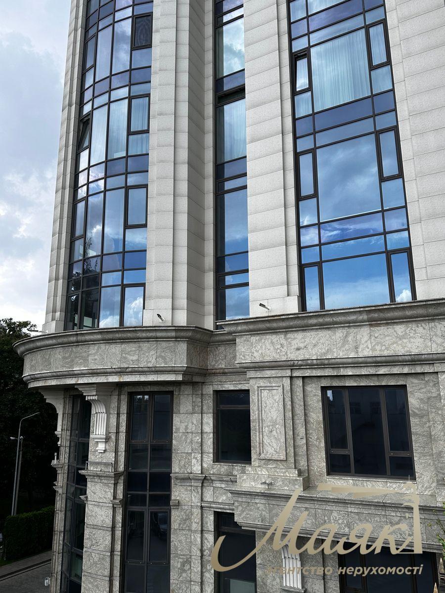 Sale of 4-room apartment in the Diamond Hall residential complex, Ivana Mazepy st., Arsenalnaya