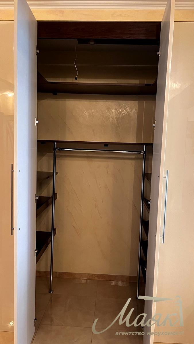 Оренда 4-кімнатної квартири в Цетрі, стм. Площа Українських Героїв, Київ