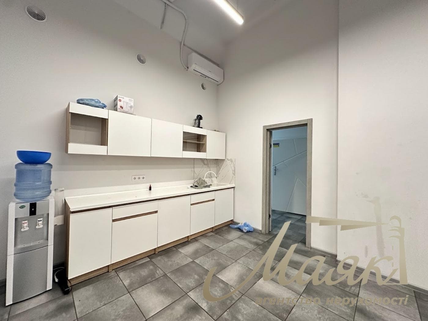 Аренда офиса 1190м2 на Печерске, ул.Острожских 23.