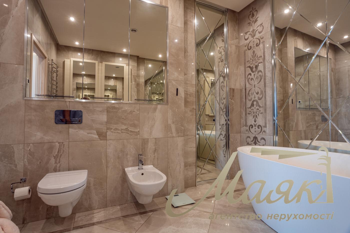 Rent 3-bedroom apartment LCD Novopecherskie Lipki, Verkhoglyada street (Dragomirov)