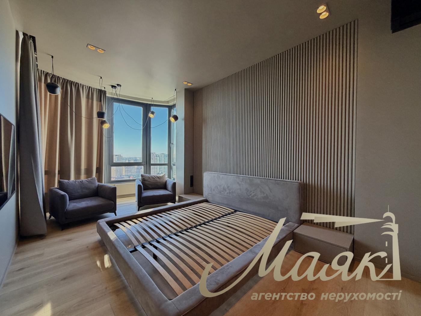 Оренда 3-х кімнатної квартири 130 кв.м. на вул.Преображенська 8Б