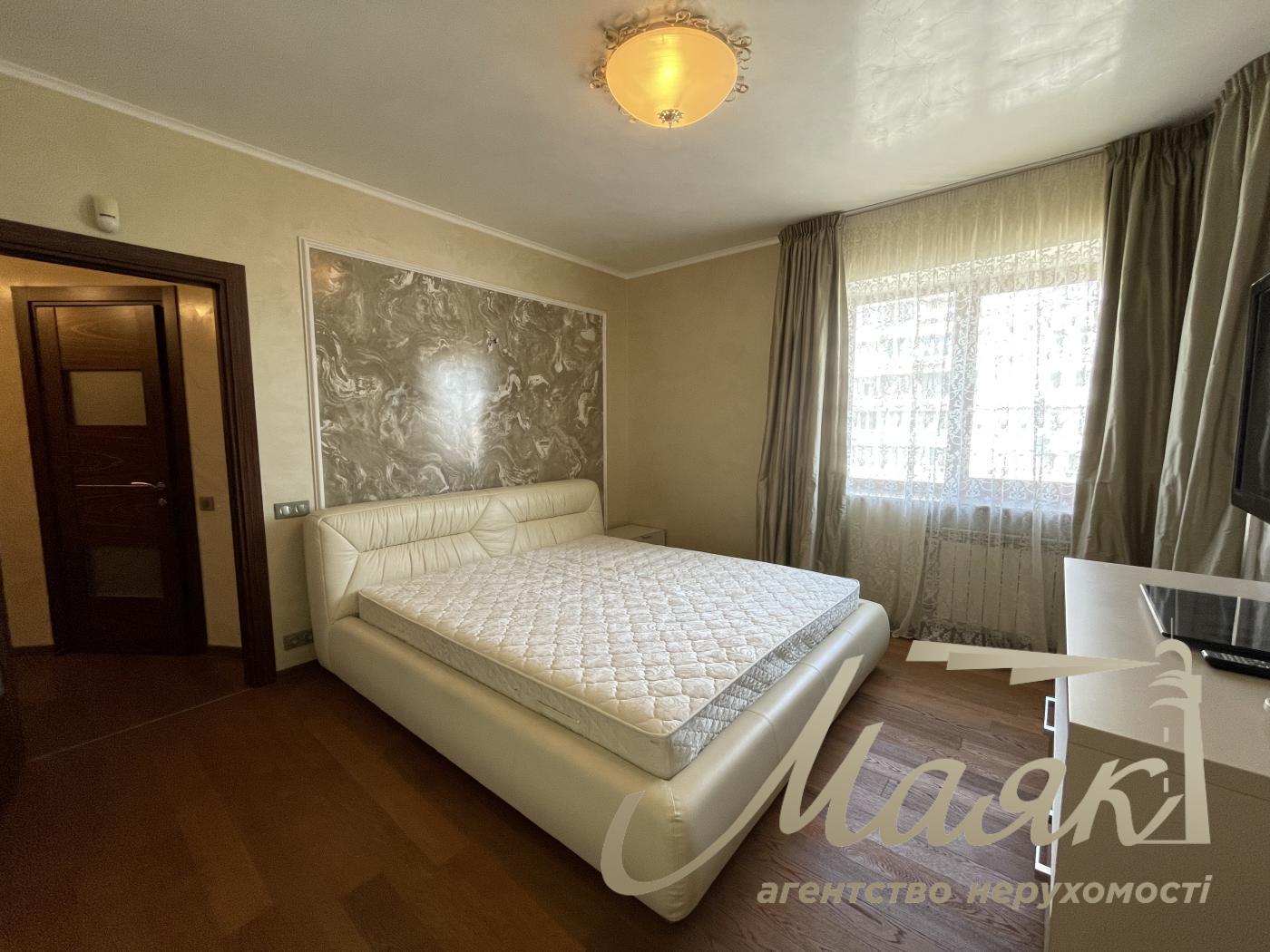 Продаж дворівневої 4к квартири вул. Котельникова, Святошино