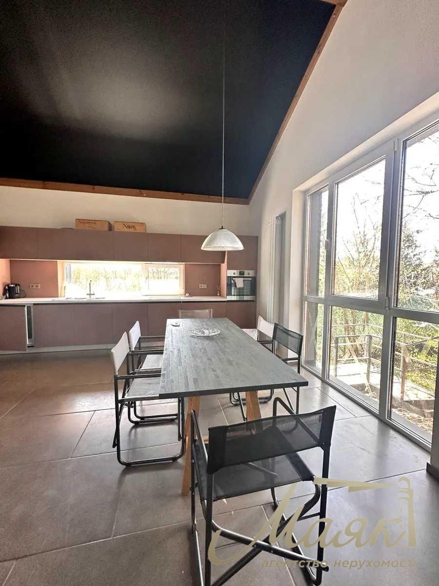 Продаж двоповерхового будинку 134м2 у с. Ходосівка, 15 хвилин до центру Києва.