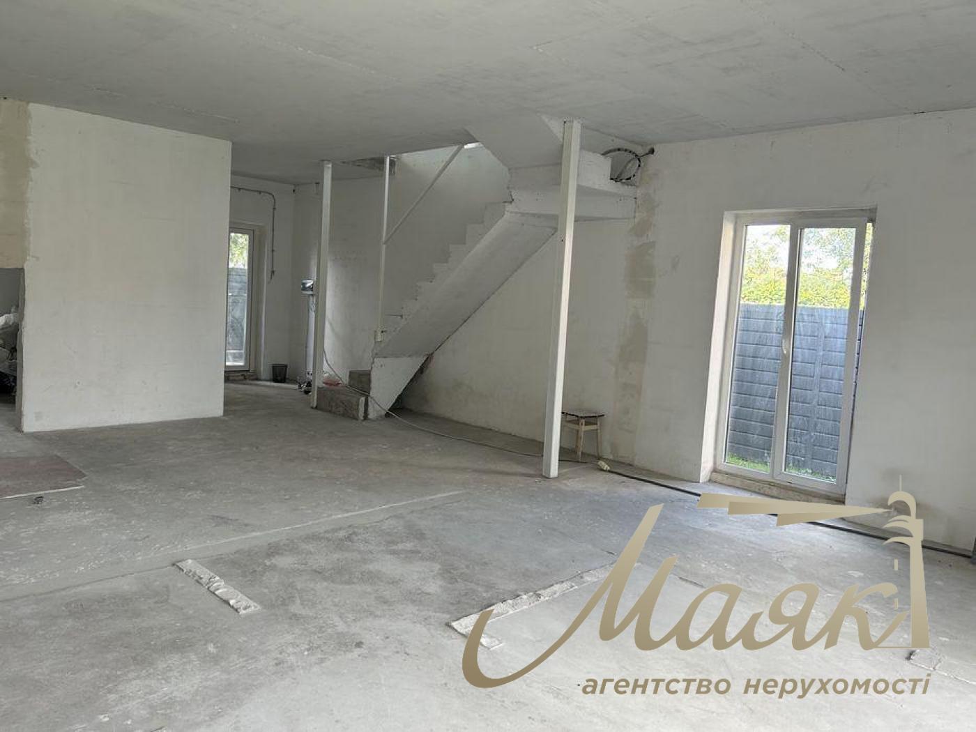 Продаж 2-х поверхового будинку 160 кв.м. Дарницький район. Біля метро і річки.