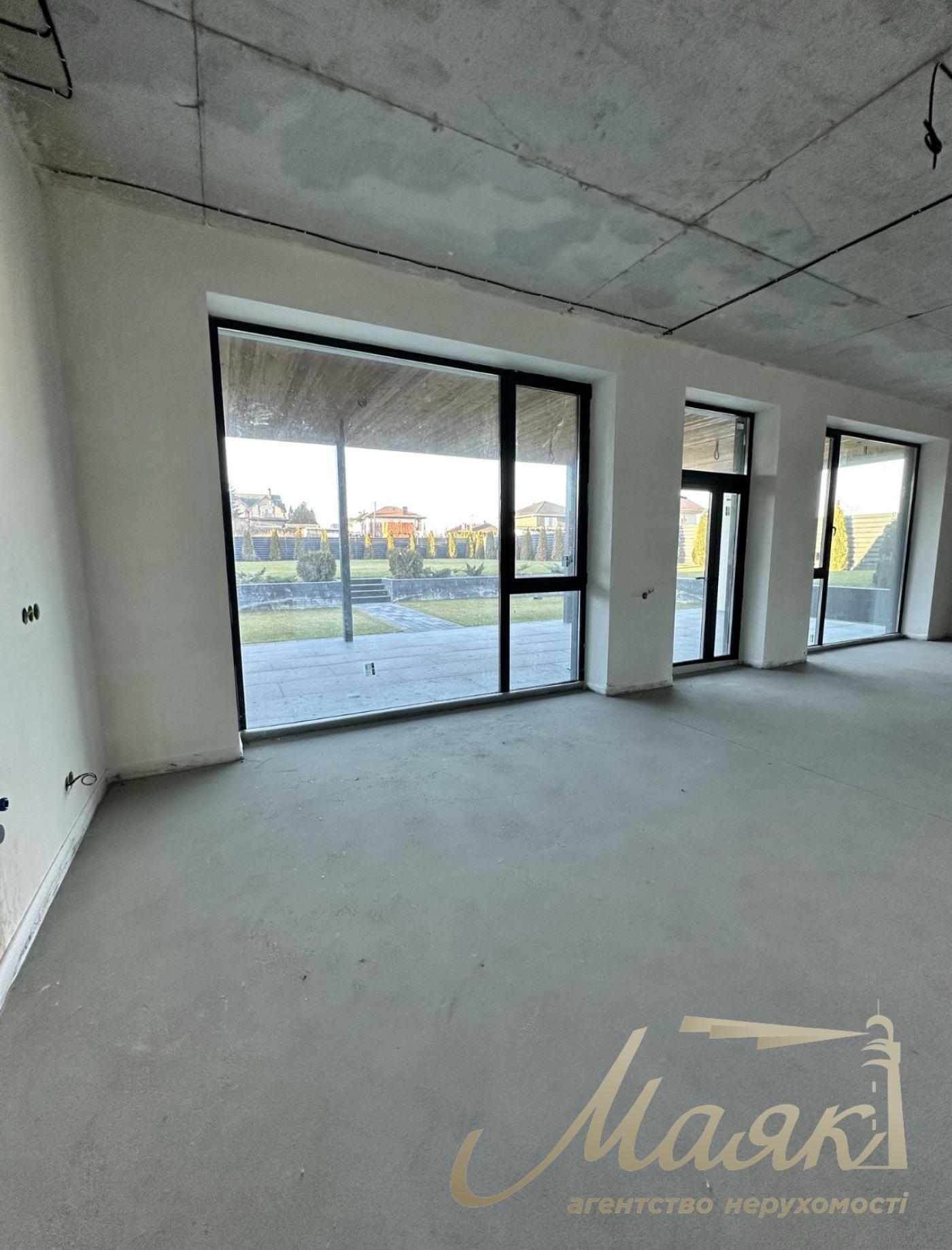 We offer for sale a modern and well-built house in the village. Khodosovka, just 10 minutes drive from Kiev