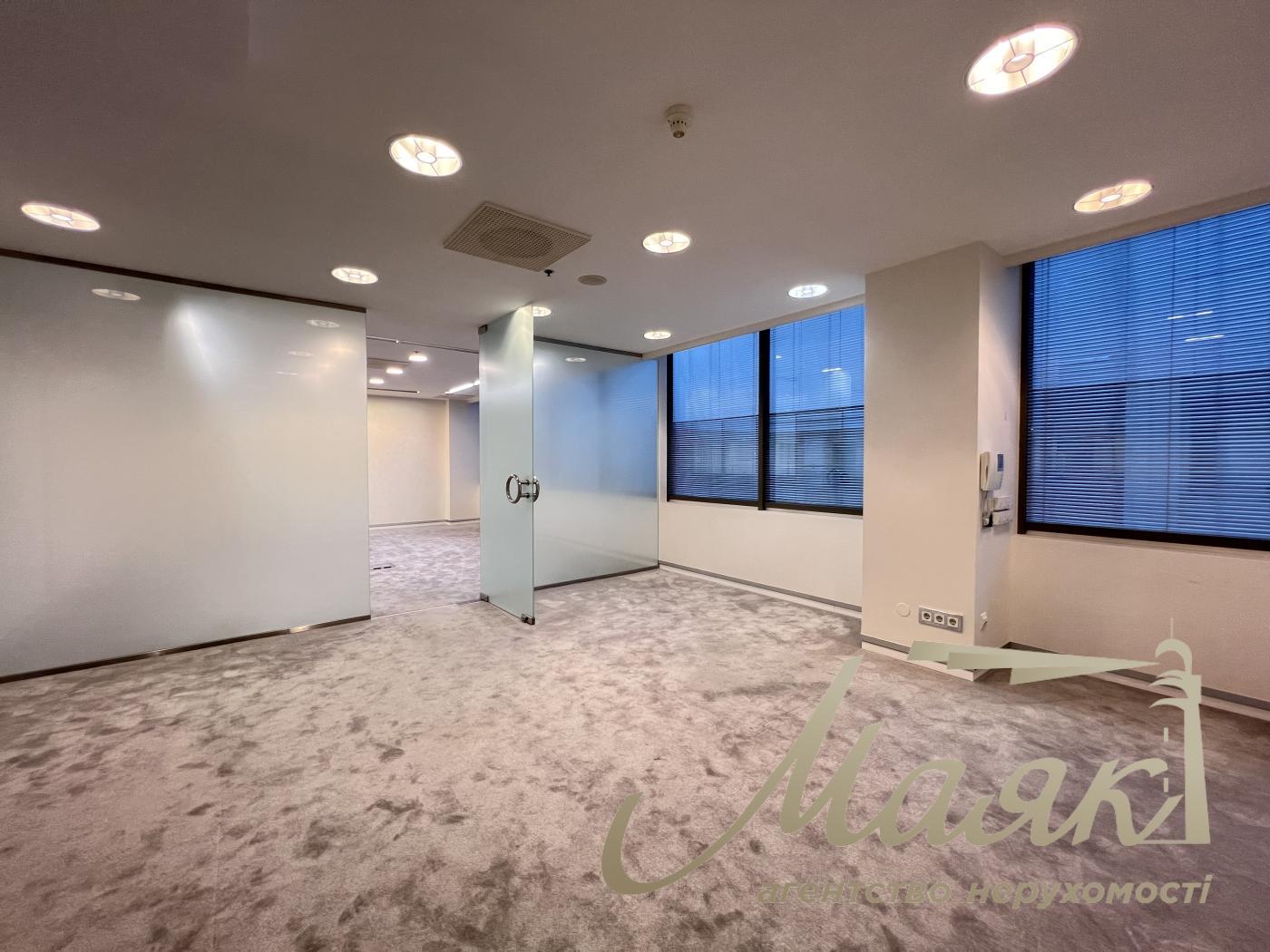 Оренда офісу 77 кв.м в БЦ Леонардо по вул. Богдана Хмельницького 52/17