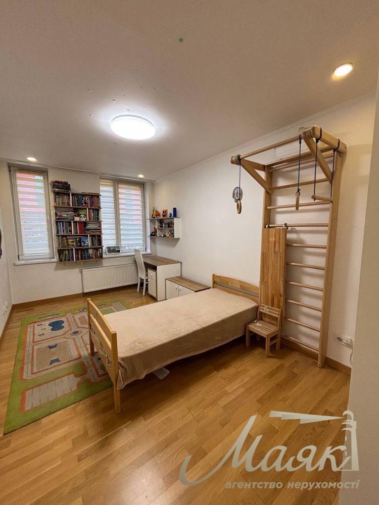 Продаж просторої 2-кімнатної квартири 86 м², ЖК Комфорт Таун, Дніпровський район, Київ.