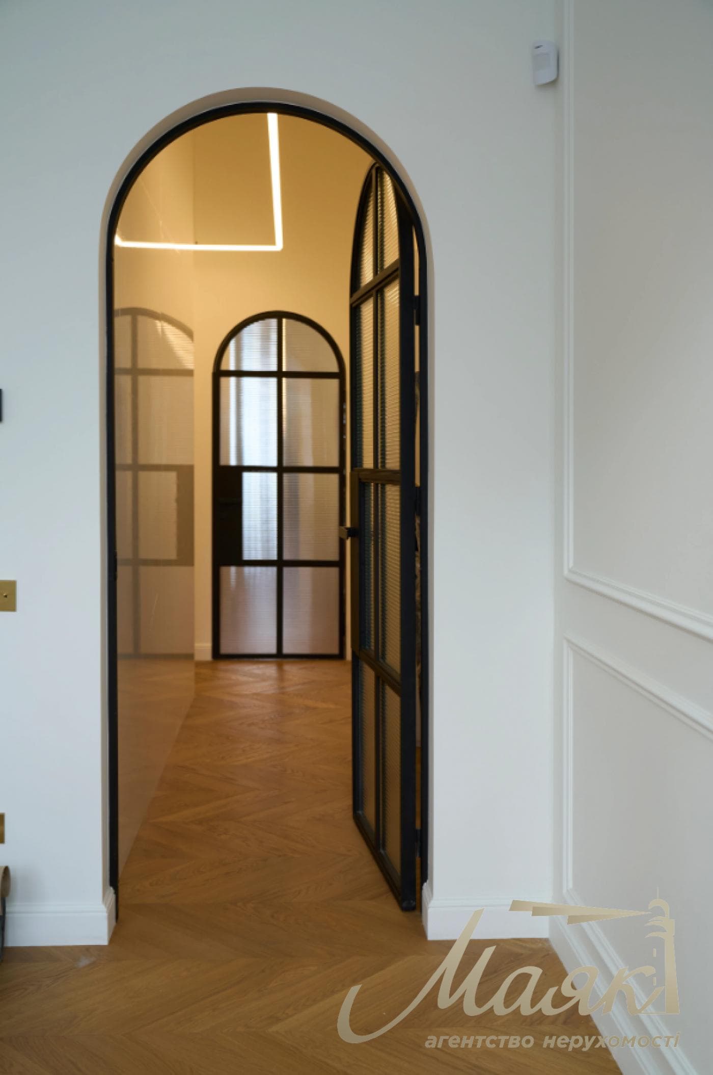 Rent 4-room apartment, stm. University, Ivan Franka str., 42, Center, Kiev