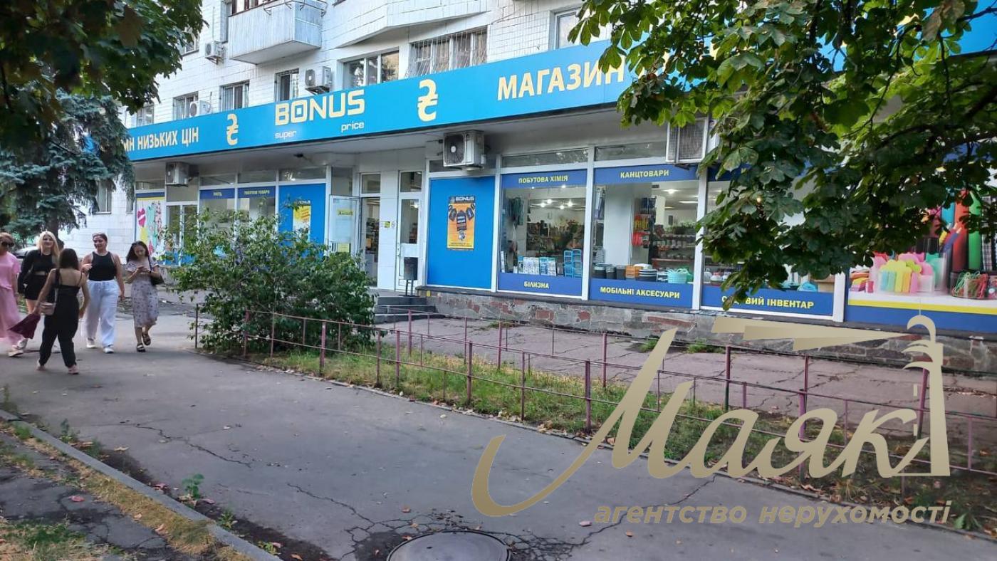Продажа фасада (магазин) 298м2, Русановский, 3.