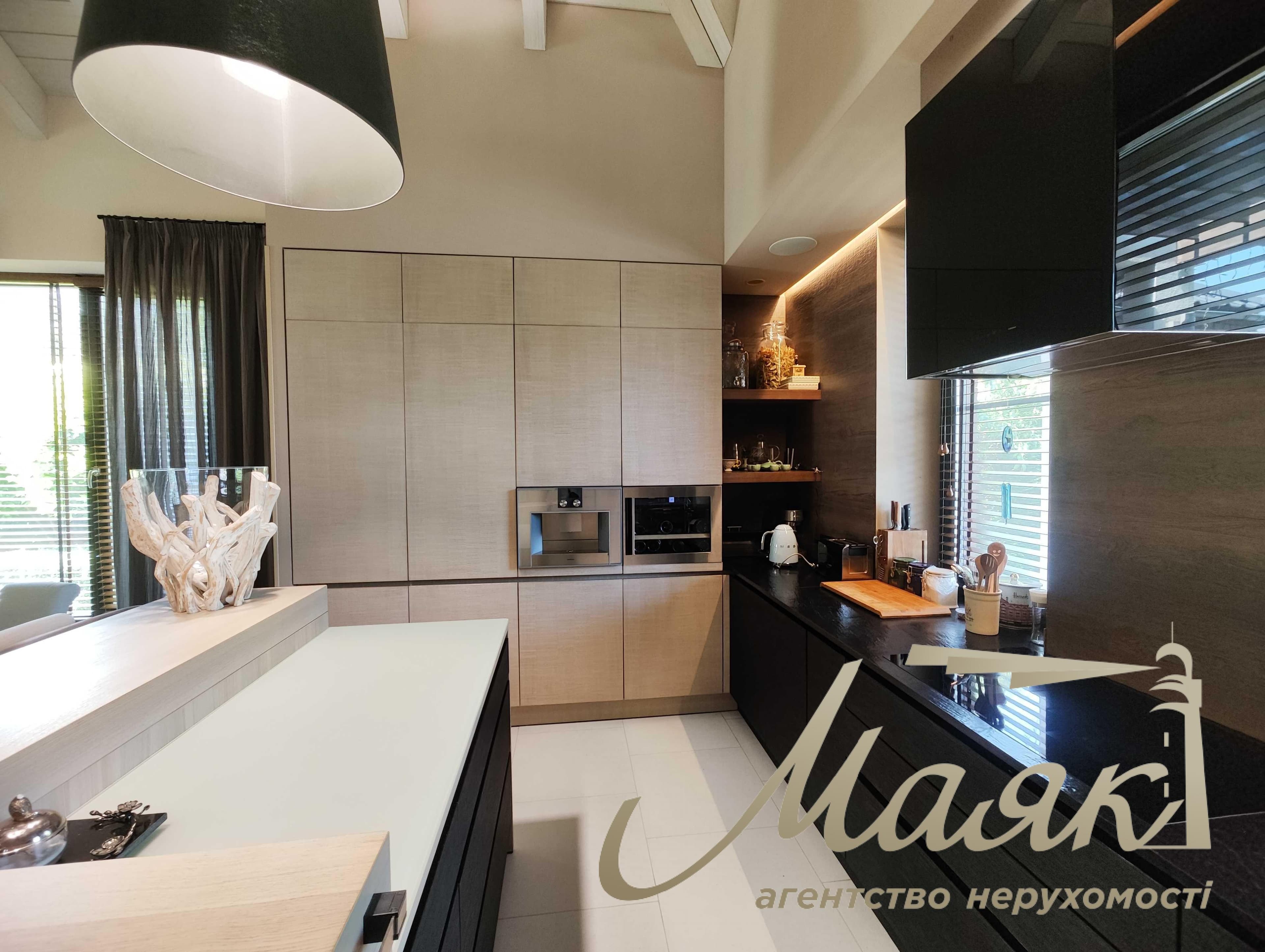 Оренда сучасного будинку площею 250 м² з басейном у с. Тарасівка/Безрадичі, Обухівський напрямок, Київська область.