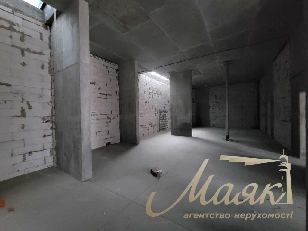 Продаж фасадного приміщення ЖК Лебединий Ревуцького 40В.