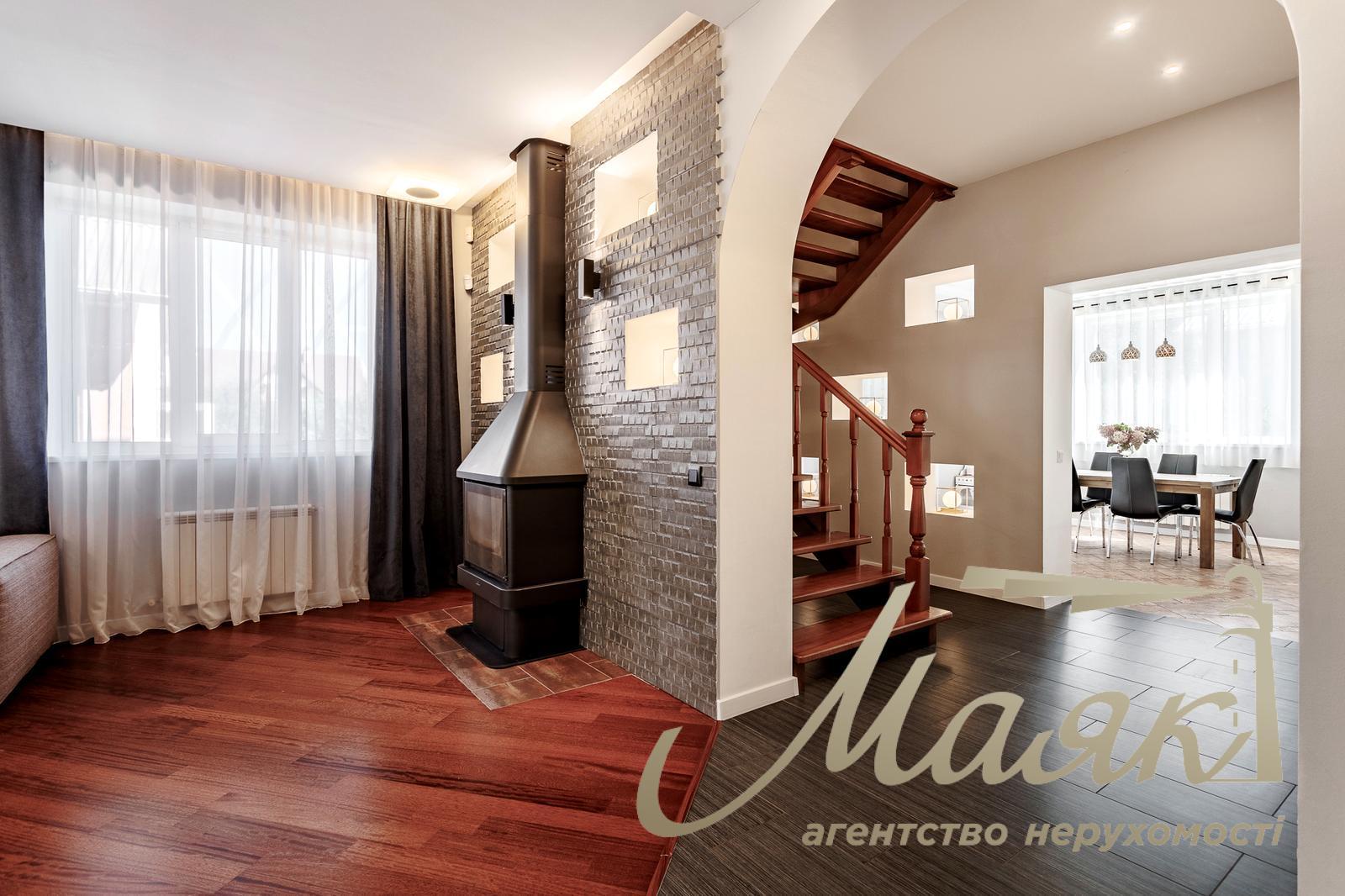 Продаж будинку 233 кв.м. у с.Хотів