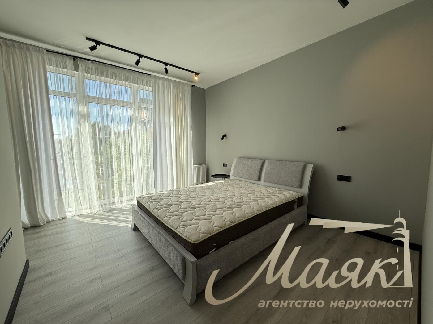 Оренда 3-поверхового таунхауса площею 220 м², Козин, КГ Montana Village