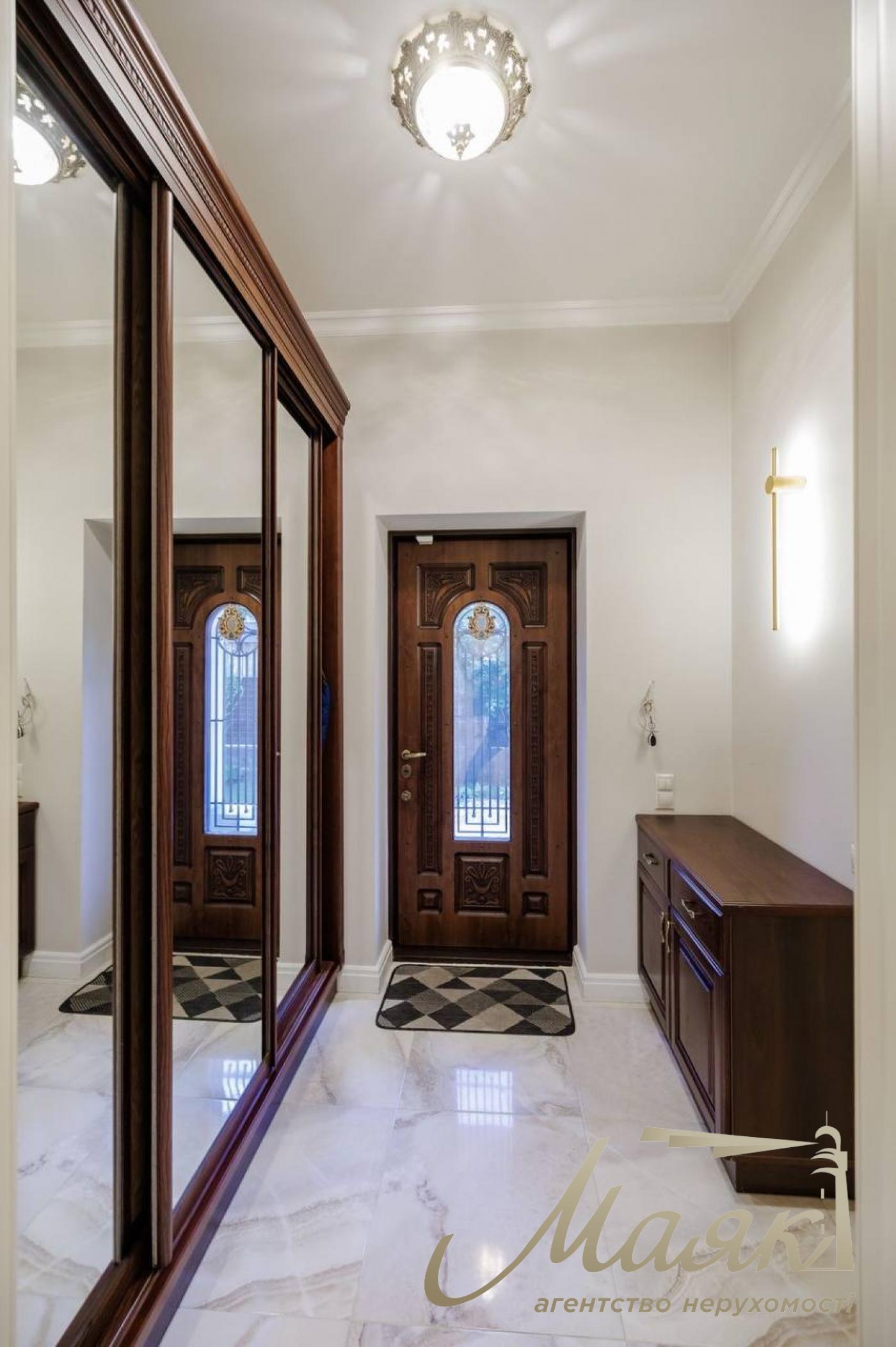 Аренда 2-х этажного дома 240м2, Голосеевский район, Чапаевка.