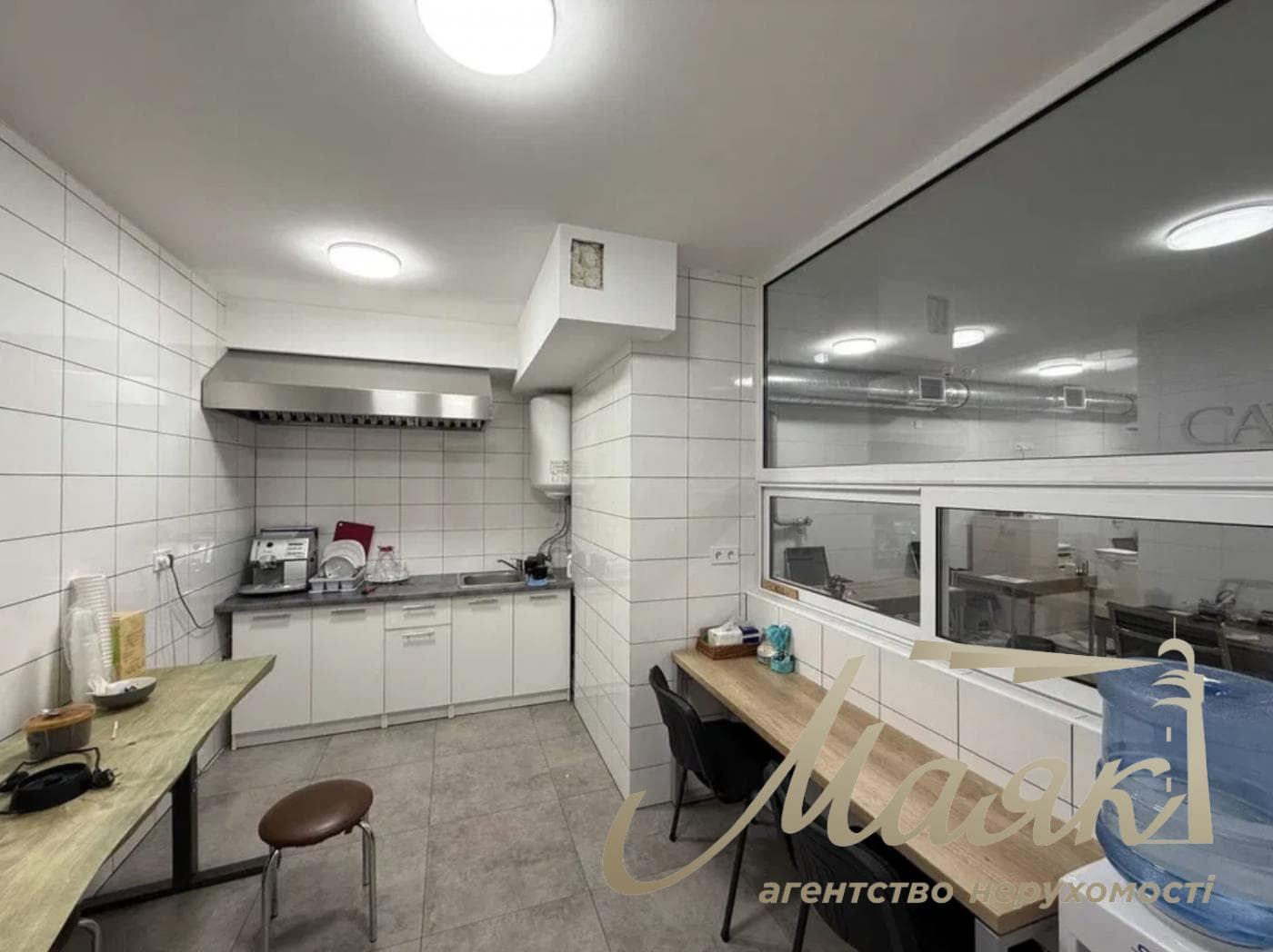 Фасадне цокольне приміщення (100 м²), провулок Коломийський, біля станції метро «Васильківська»