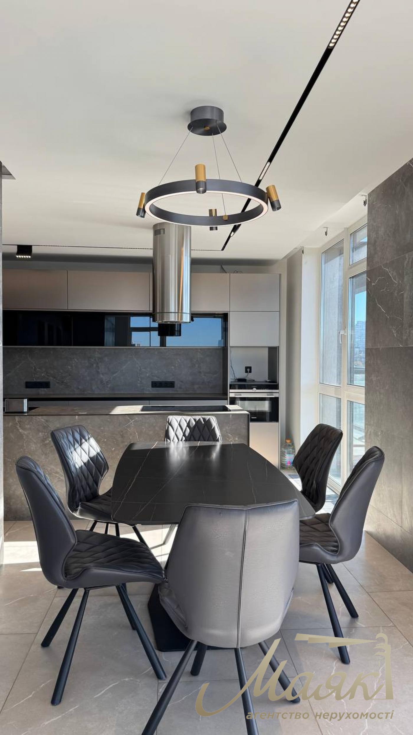 Аренда видовой 4-комнатной квартиры 168м2 в ЖК «Французский квартал 2» Печерский район, Киев