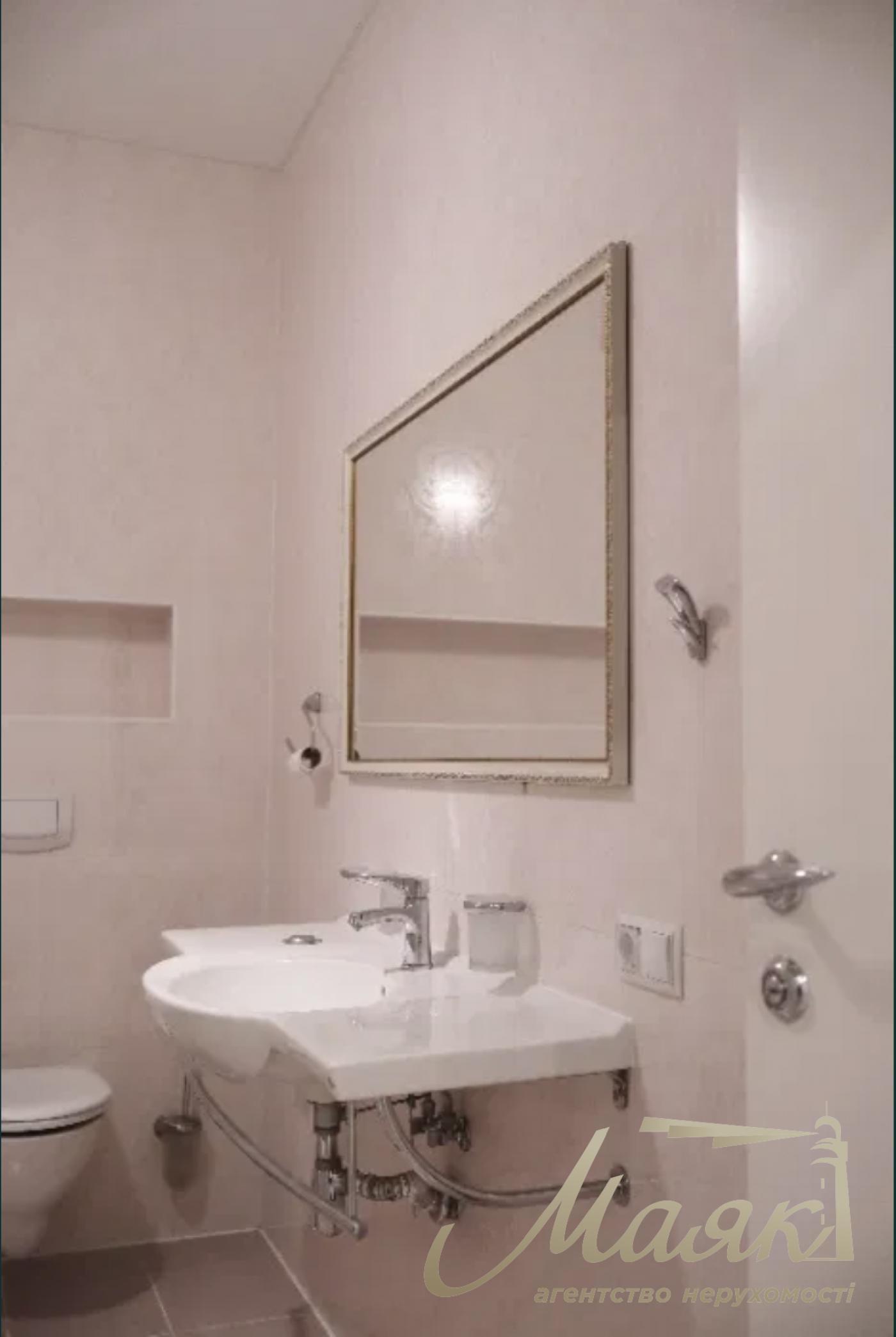 Продаж 2-х поверхового будинку 250 м², Хотів