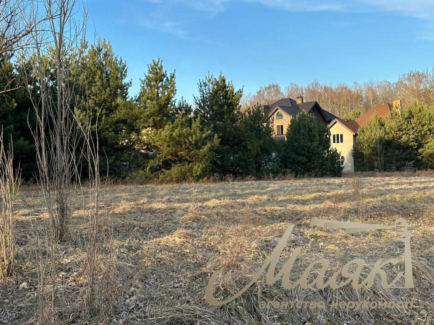 Sale of a plot of land in the forest in the town. village Kruglik.