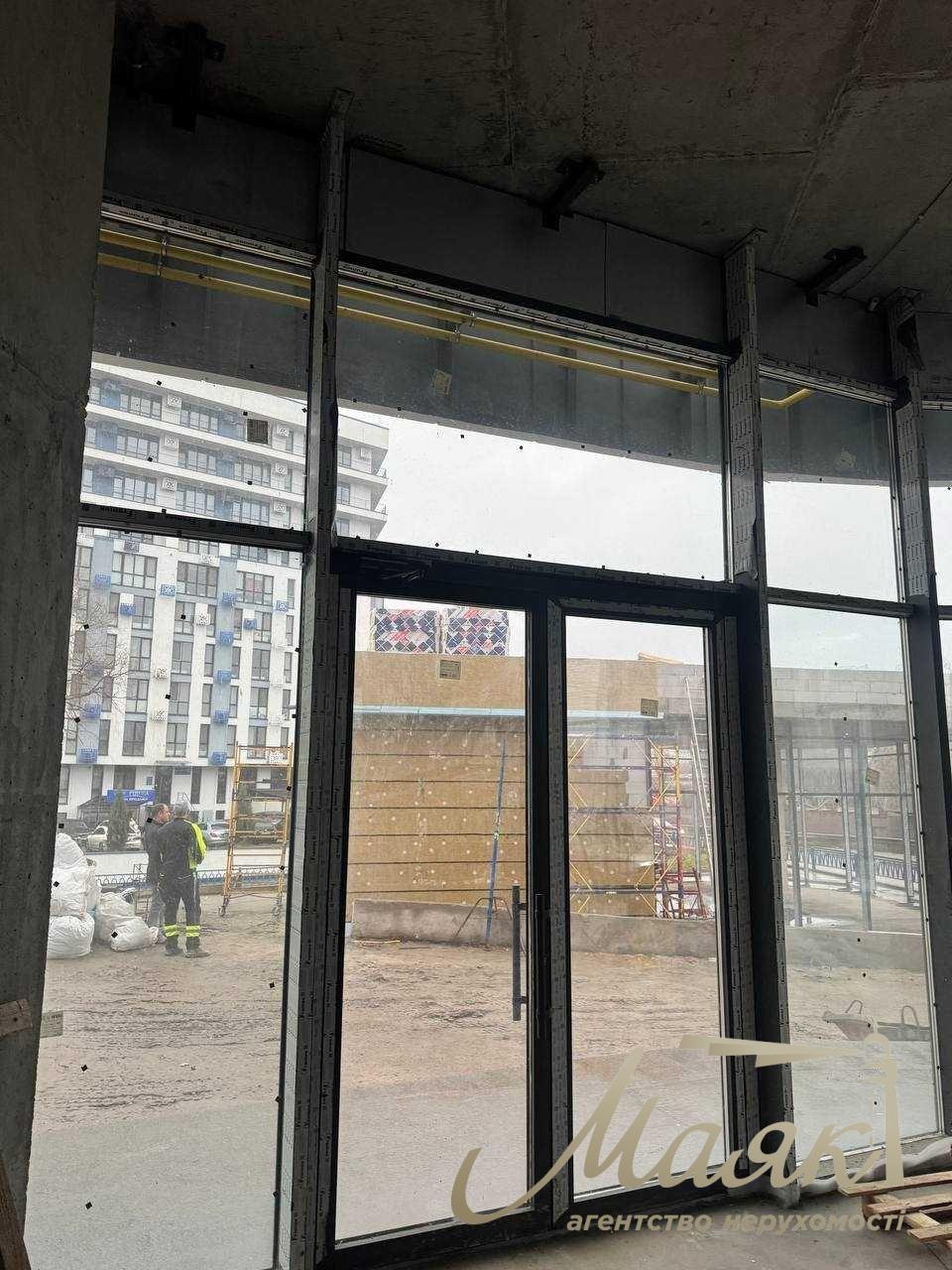 Продаж фасадного приміщення по вул. Центральна, 11, метро Славутич - ЖК "Рів'єра"