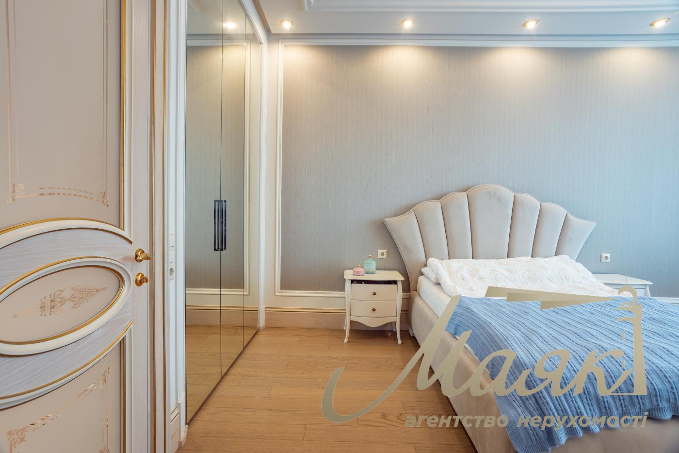 Rent 3-bedroom apartment LCD Novopecherskie Lipki, Verkhoglyada street (Dragomirov)