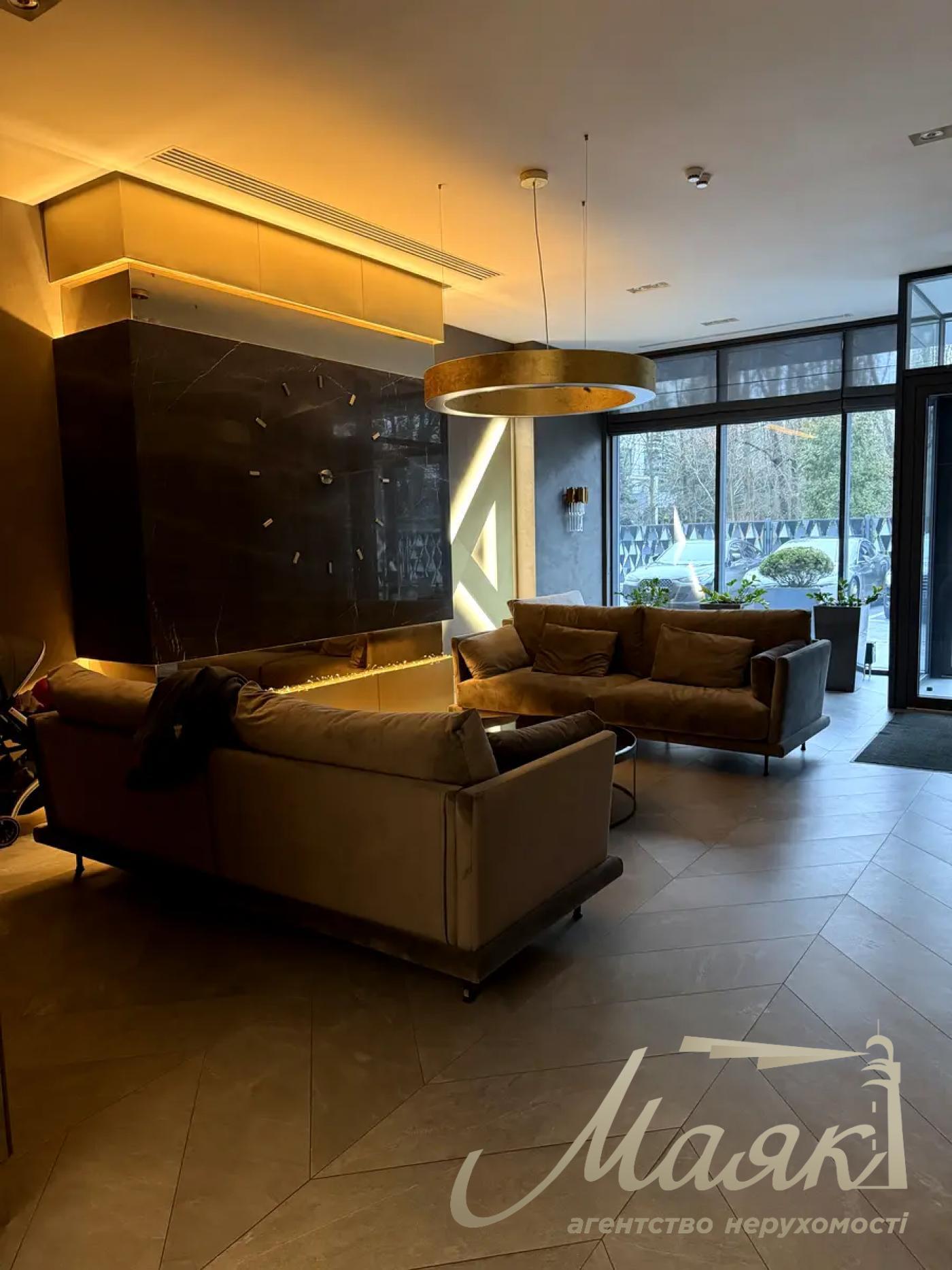 Продажа фасадного помещения 168 кв.м в ЖК А52 ул.Сечевых Стрельцов (Артема), 44-А