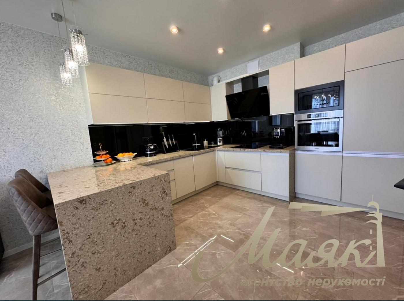 Rent 3-room apartment, "Hofmann House", Center, (There is always electricity)