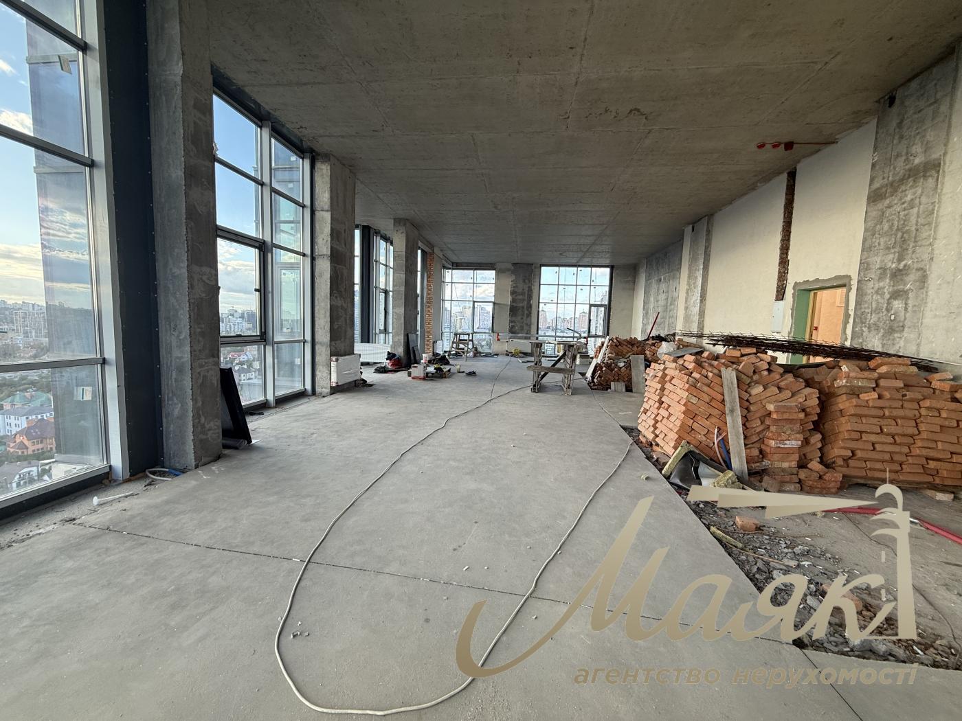 Продаж квартири з великою терасою без ремонту в преміальному ЖК "Новопечерські Липки", Печерський район, Київ