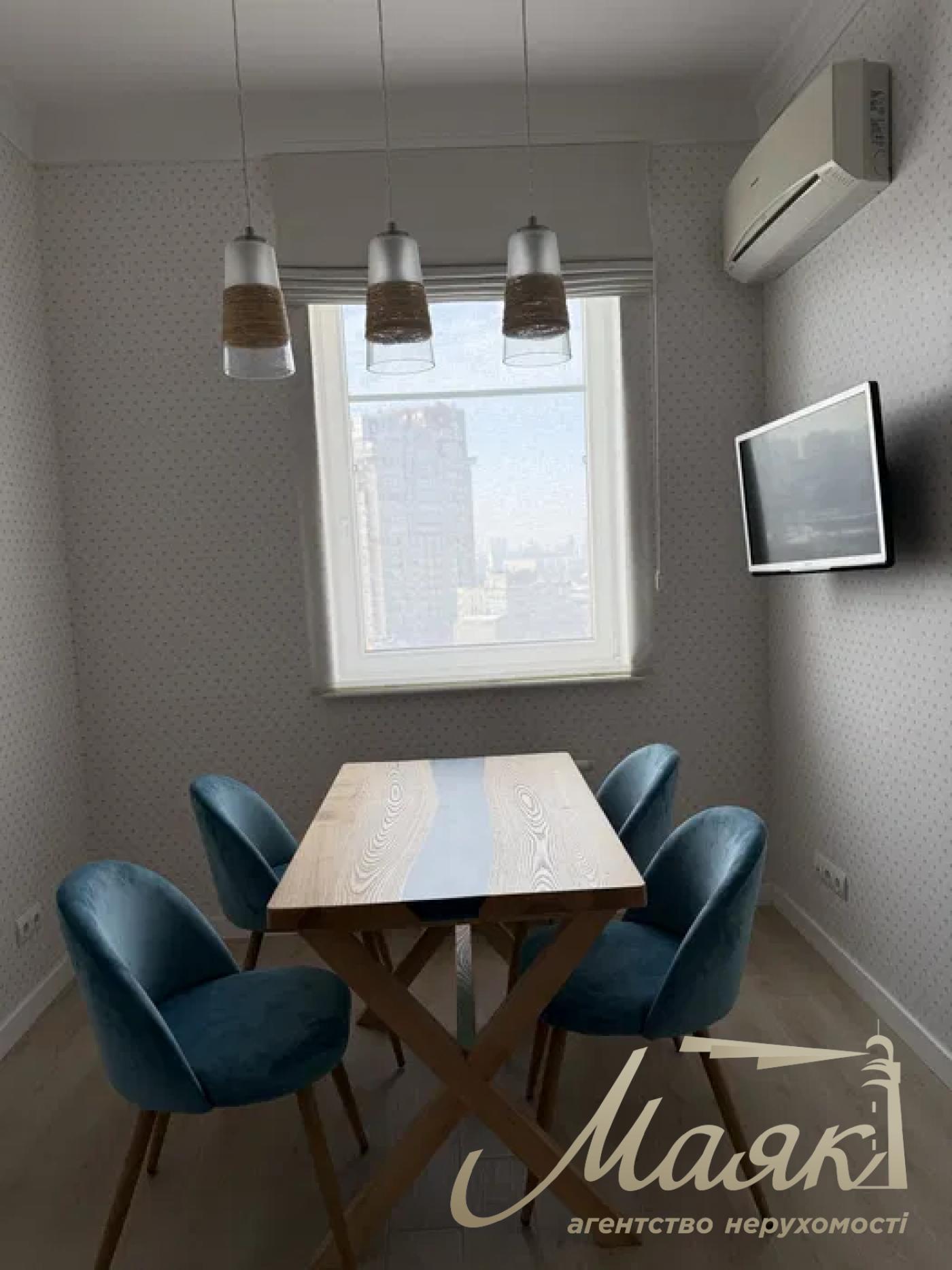 Продаж 2-к квартири в ЖК Граф Толстой, Центр