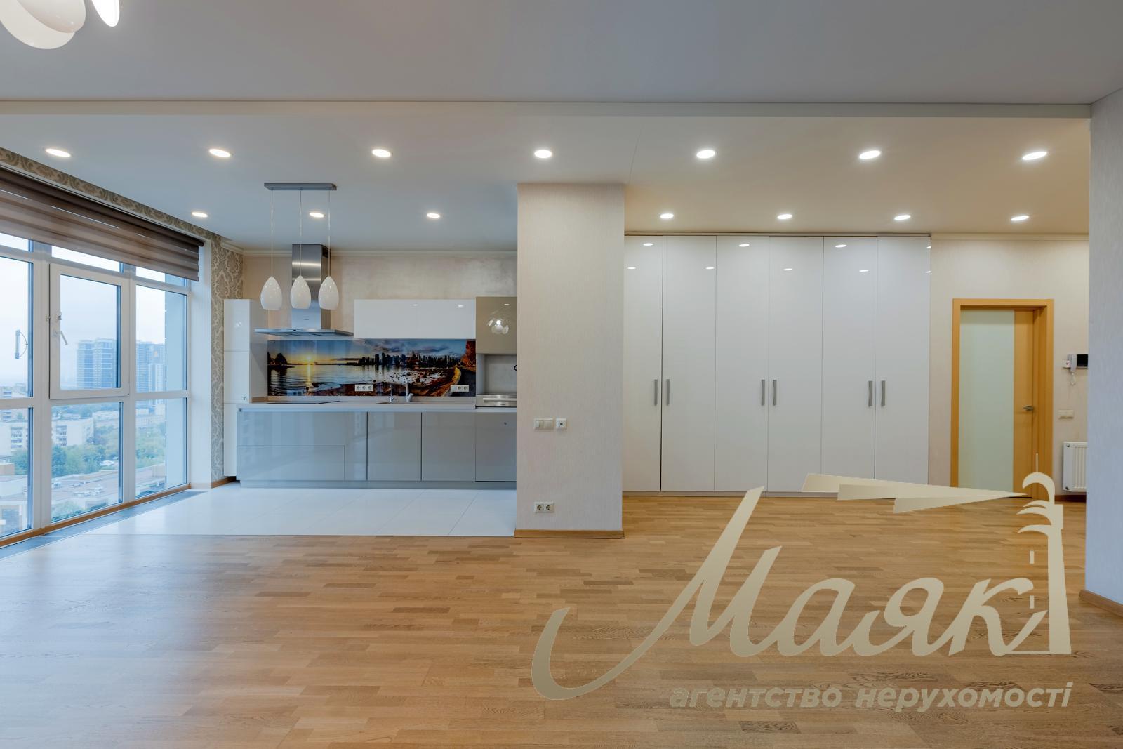 Продаж 4-кімнатної квартири в ЖК "Новопечерські Липки" Адреса: вул. О. Верхогляда (Драгомирова), 16, Печерський район.