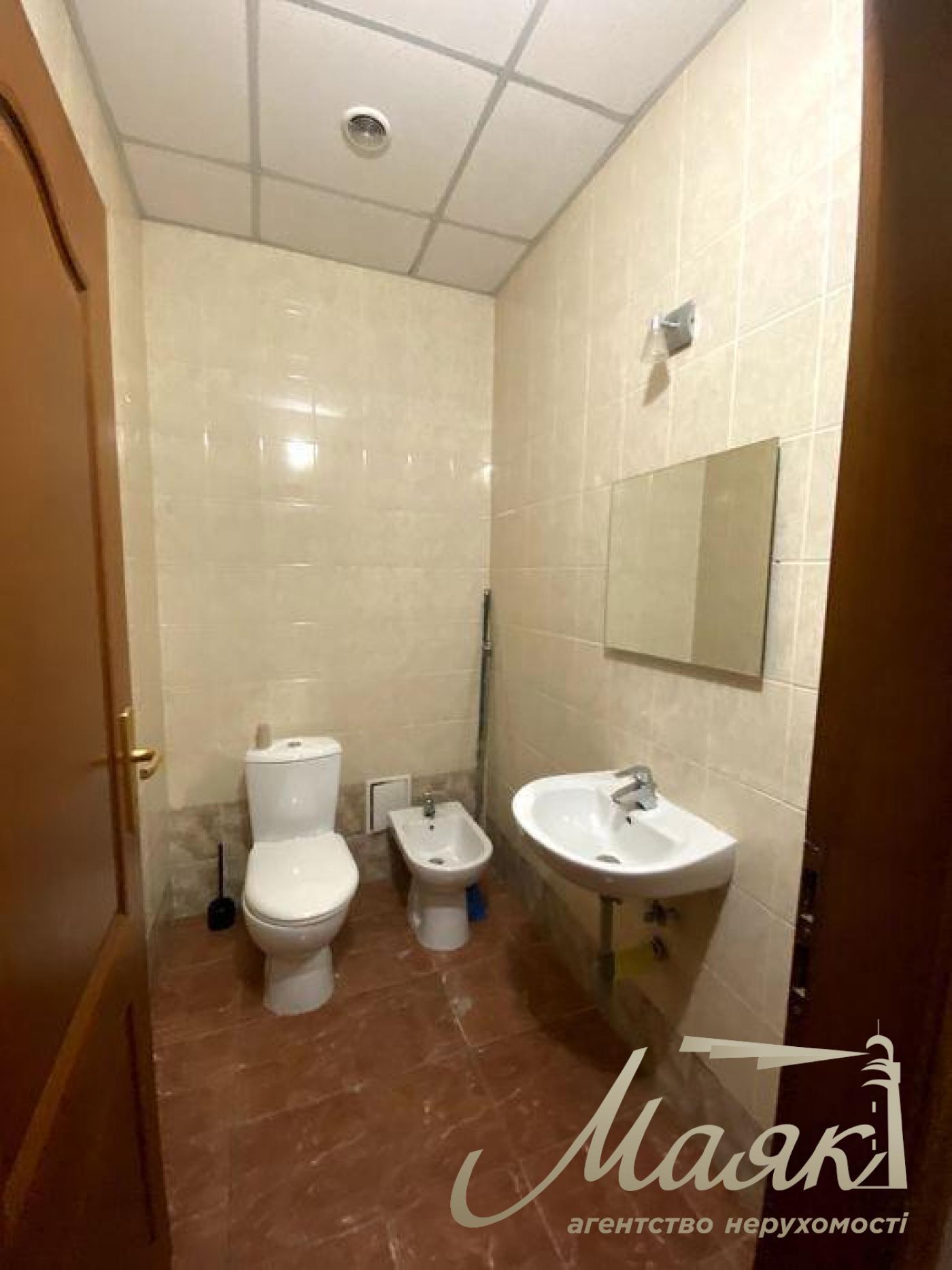 Аренда фасадного помещения 257 м.кв., Кловский спуск