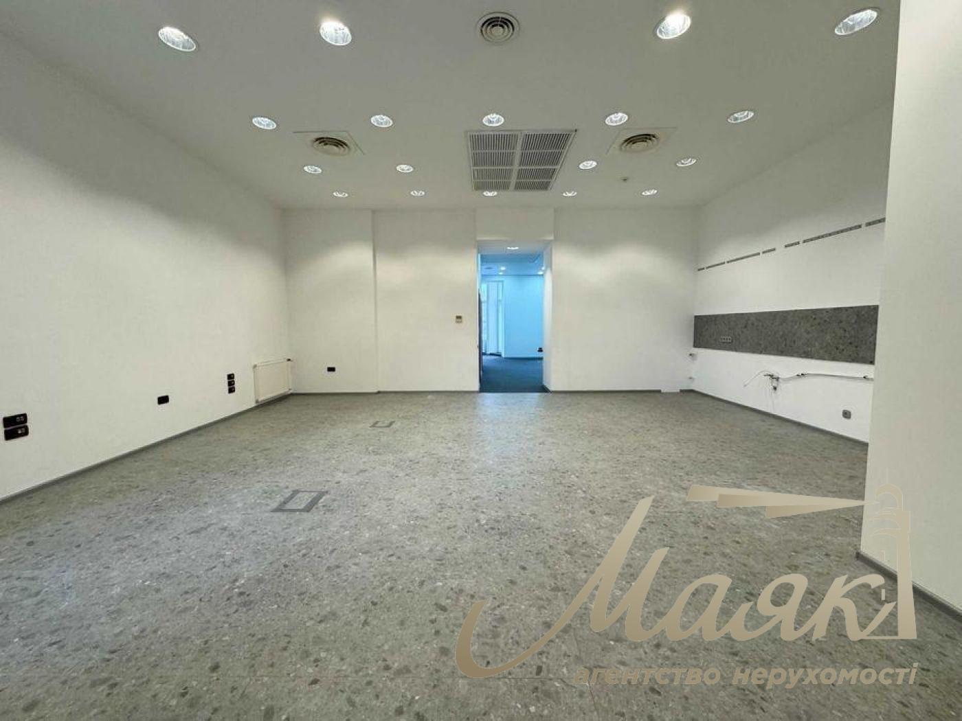 Office for rent 263 sq.m. in BC Europe