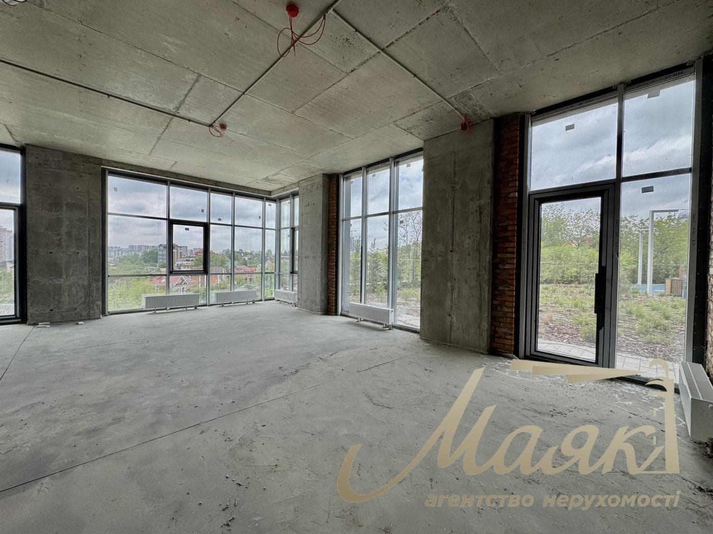 Rent a facade room 72.88m2 Dragomirova str. in the LCD "Novopecherskie Lipki"