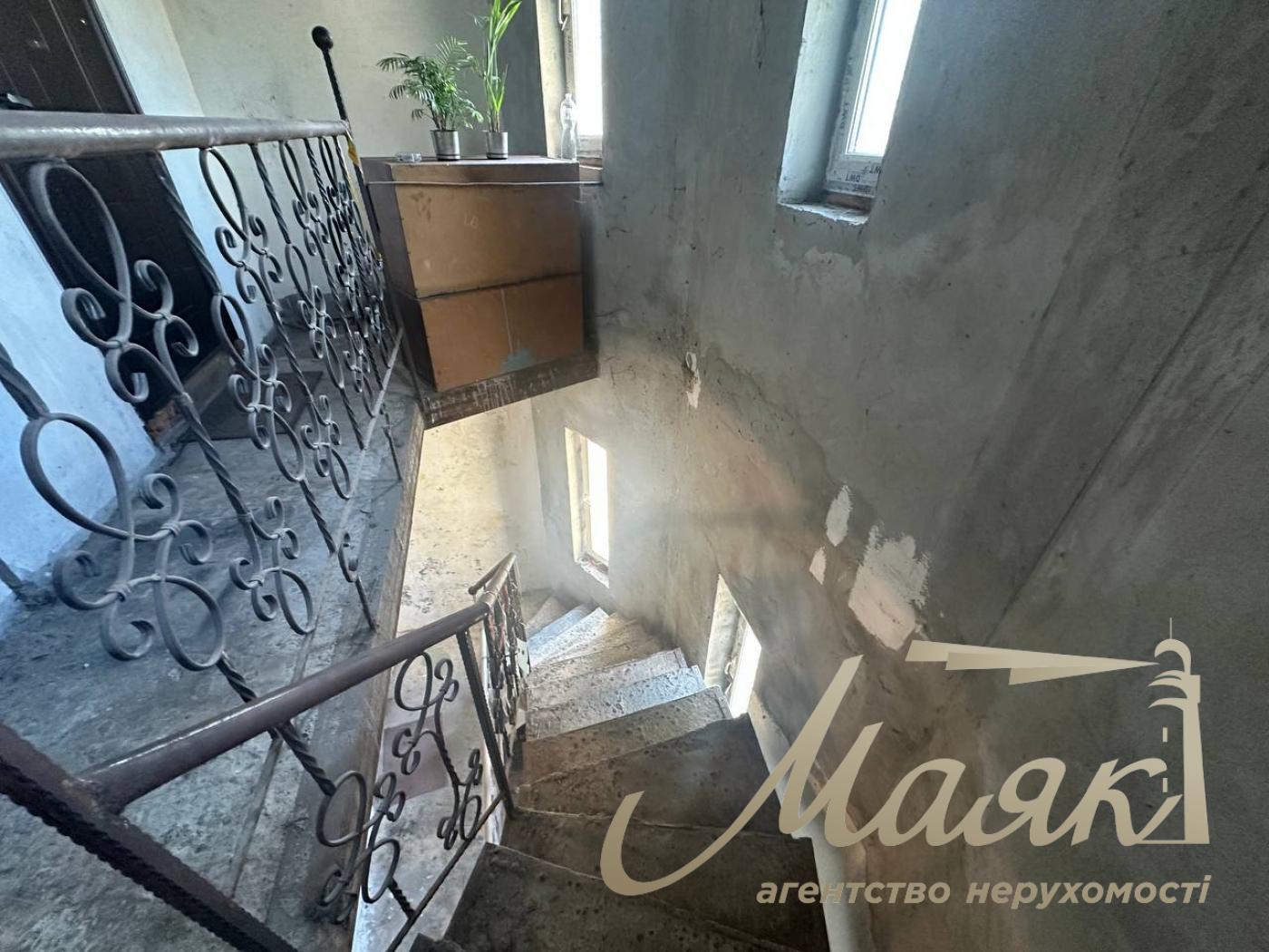 Продажа дома 1000м2 по ул.Ольжича 44, Шевченковский район.