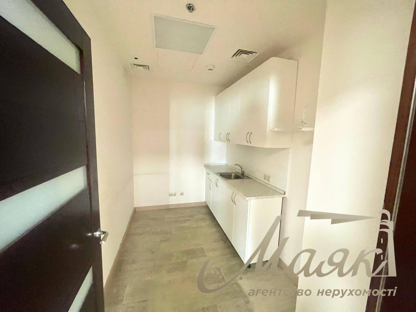 Office for rent in the Center of Kiev 192m2 Vladimirskaya str. 12 m. Maidan Nezalezhnosti