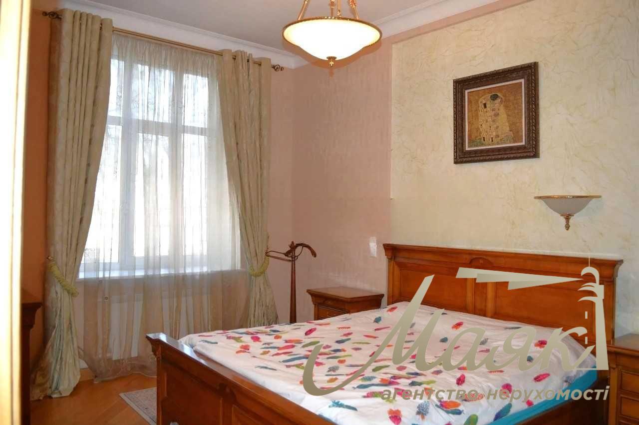 Продаж 2-комнатной квартиры 65.2м2 ул. Банковая, 1, рядом с Администрацией Президента