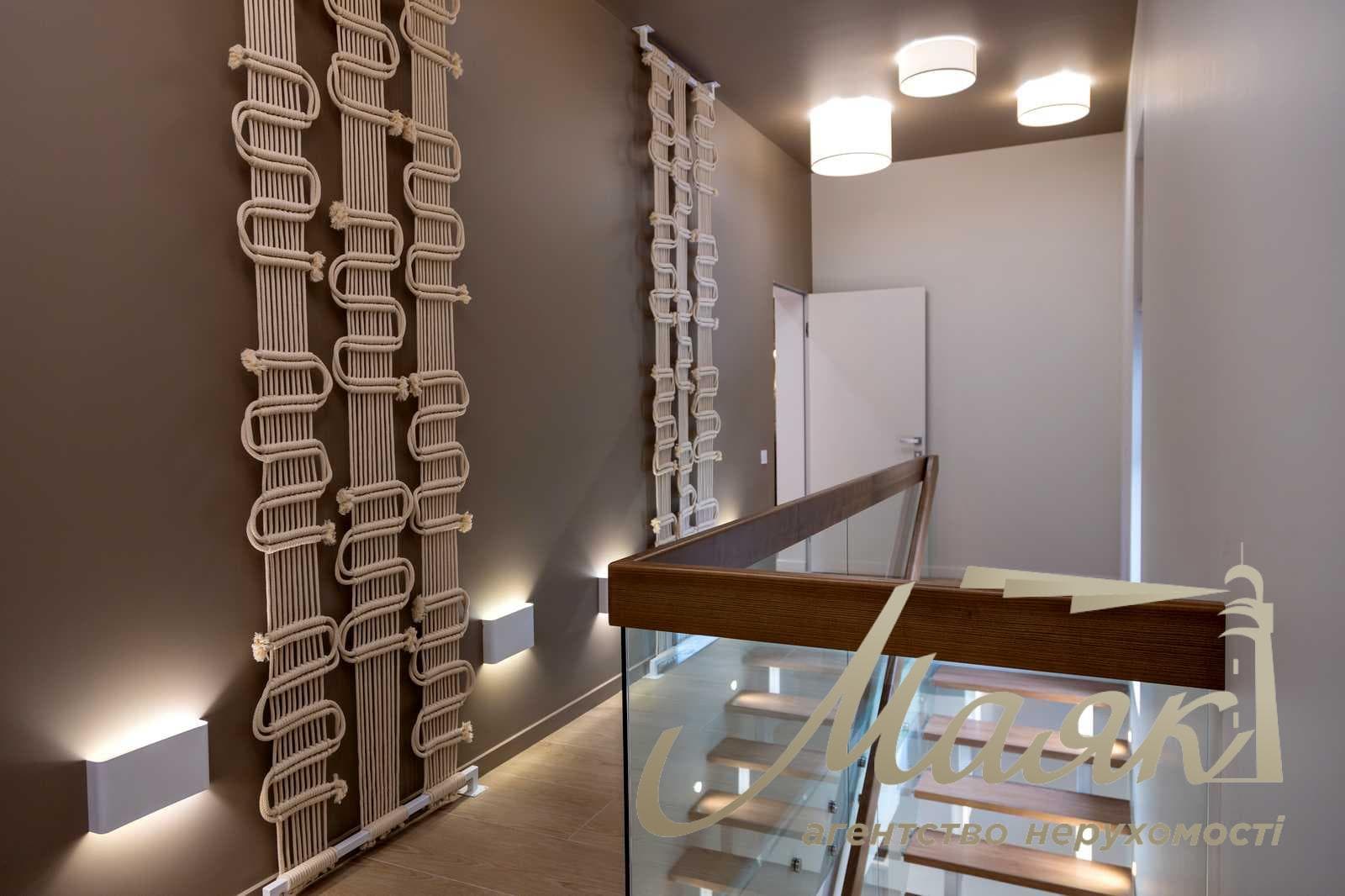 Продаж будинку площею 330 м² у житловому комплексі Riviera Village, с. Лебедівка, Вишгородський район, Київська область.