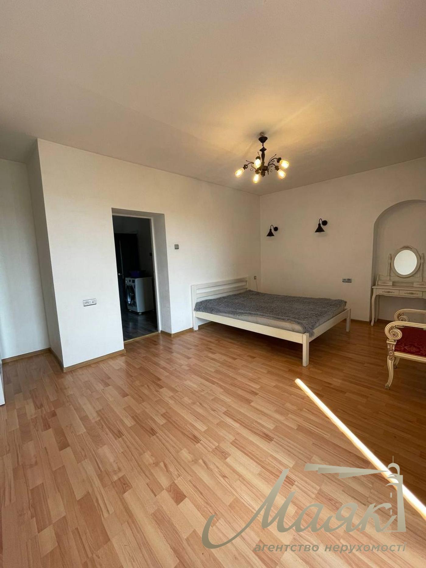 Оренда дворівневої квартири на Подолі.