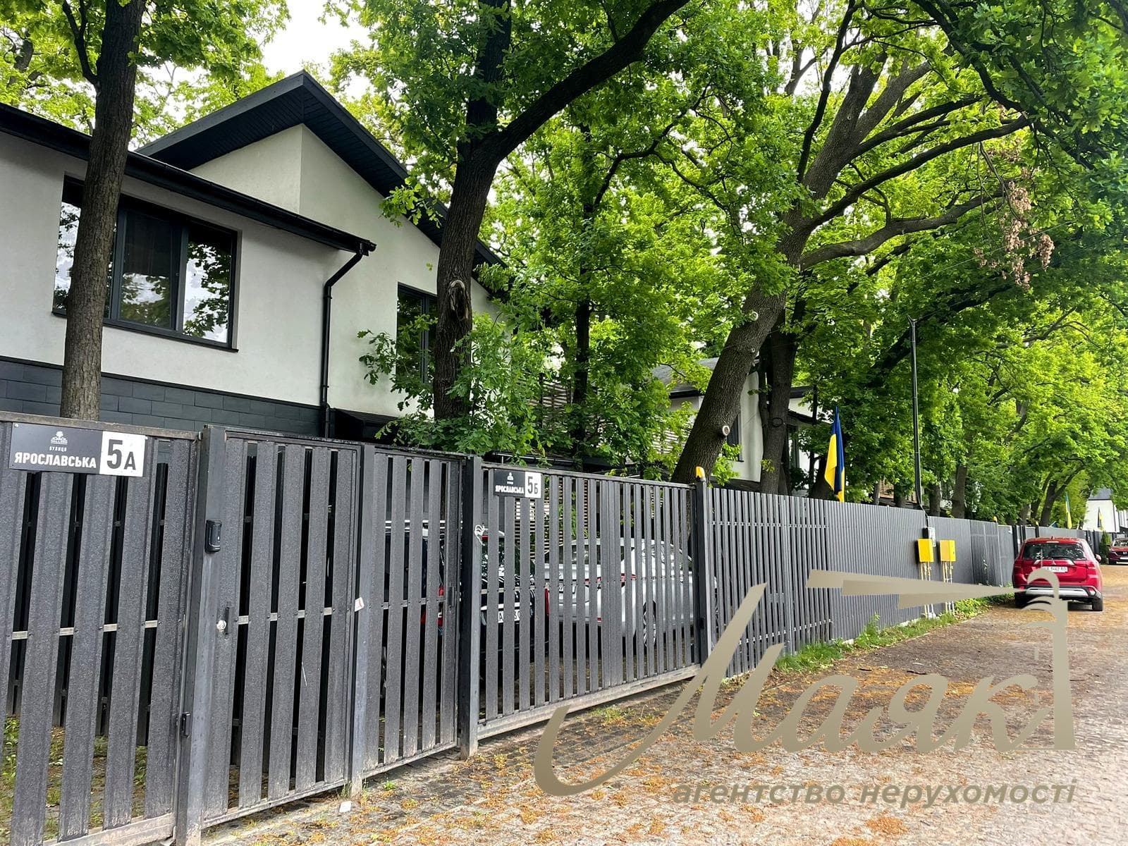 For sale duplex 114m2 in LCD Mallorn, Kryukovshchyna village, Yaroslavskaya street, 5B, Kyiv-Svyatoshinsky district.