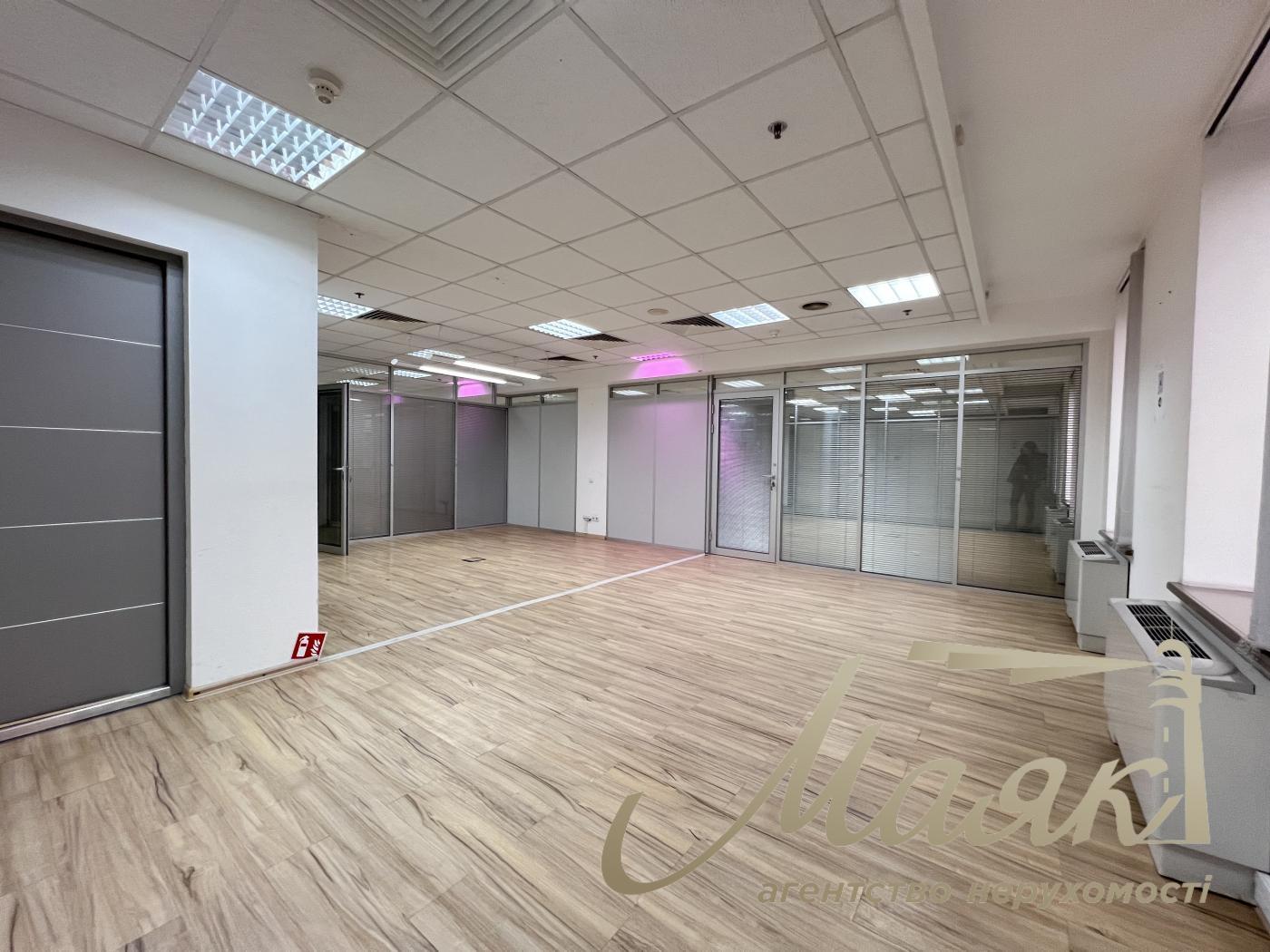 Оренда офісу 285 кв.м. в БЦ Леонардо вул.Богдана Хмельницького 52/17