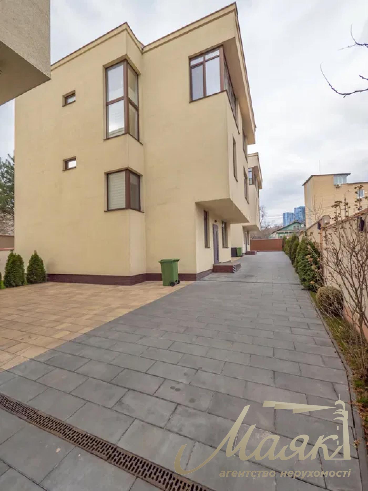 Продаж будинку на Печерську, вул. Товарна