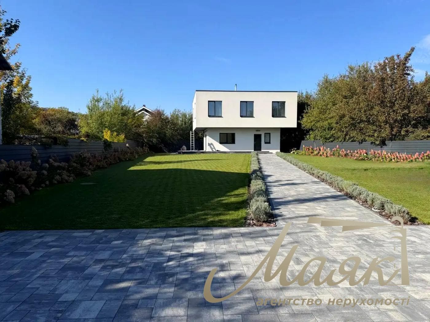 Оренда 2-поверхового будинку площею 190 м², село Нові Безрадичі