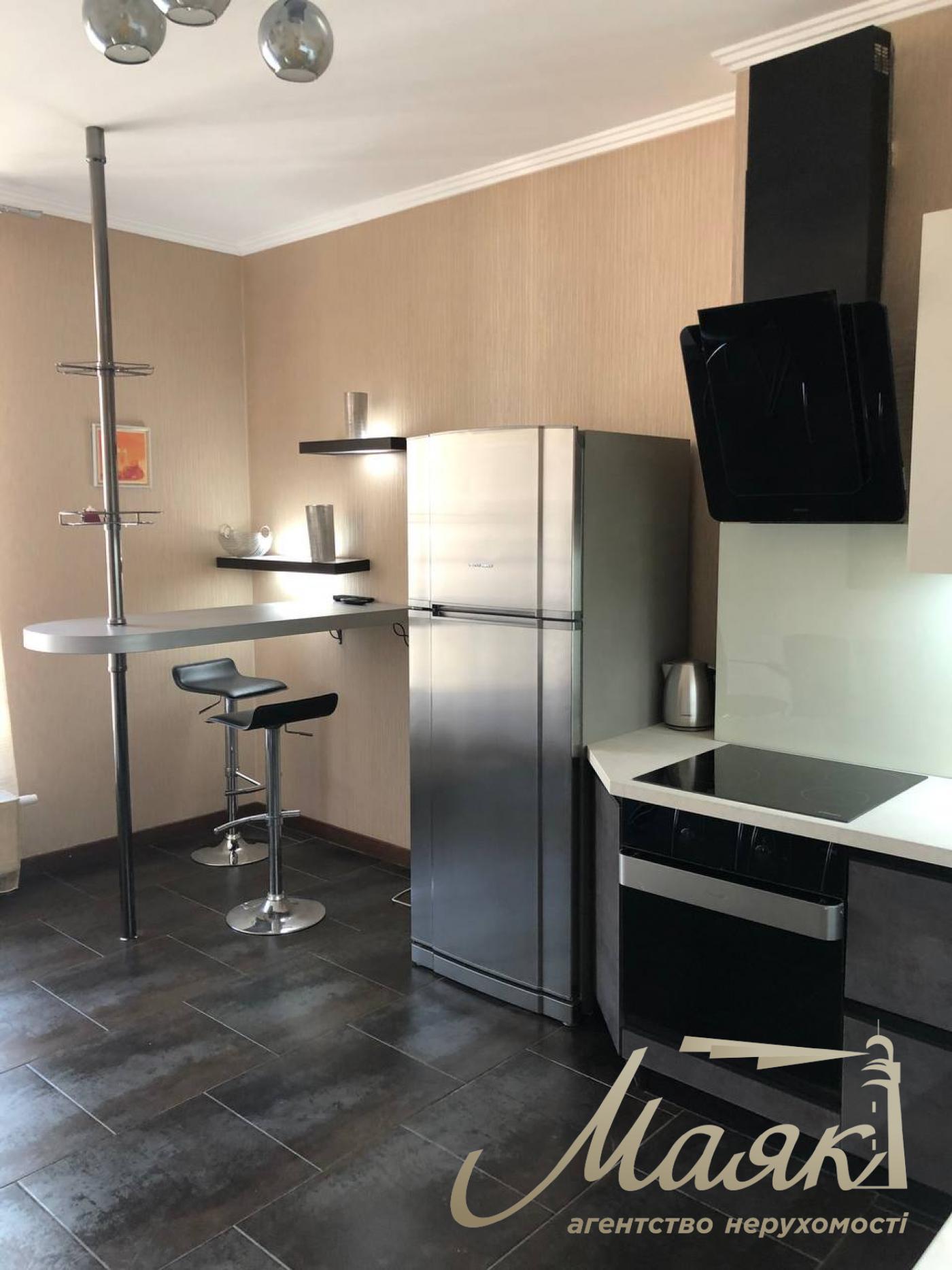Rent 2-bedroom apartment 85m2 LCD Novopecherskie Lipki str. Andrey Verkhoglyada